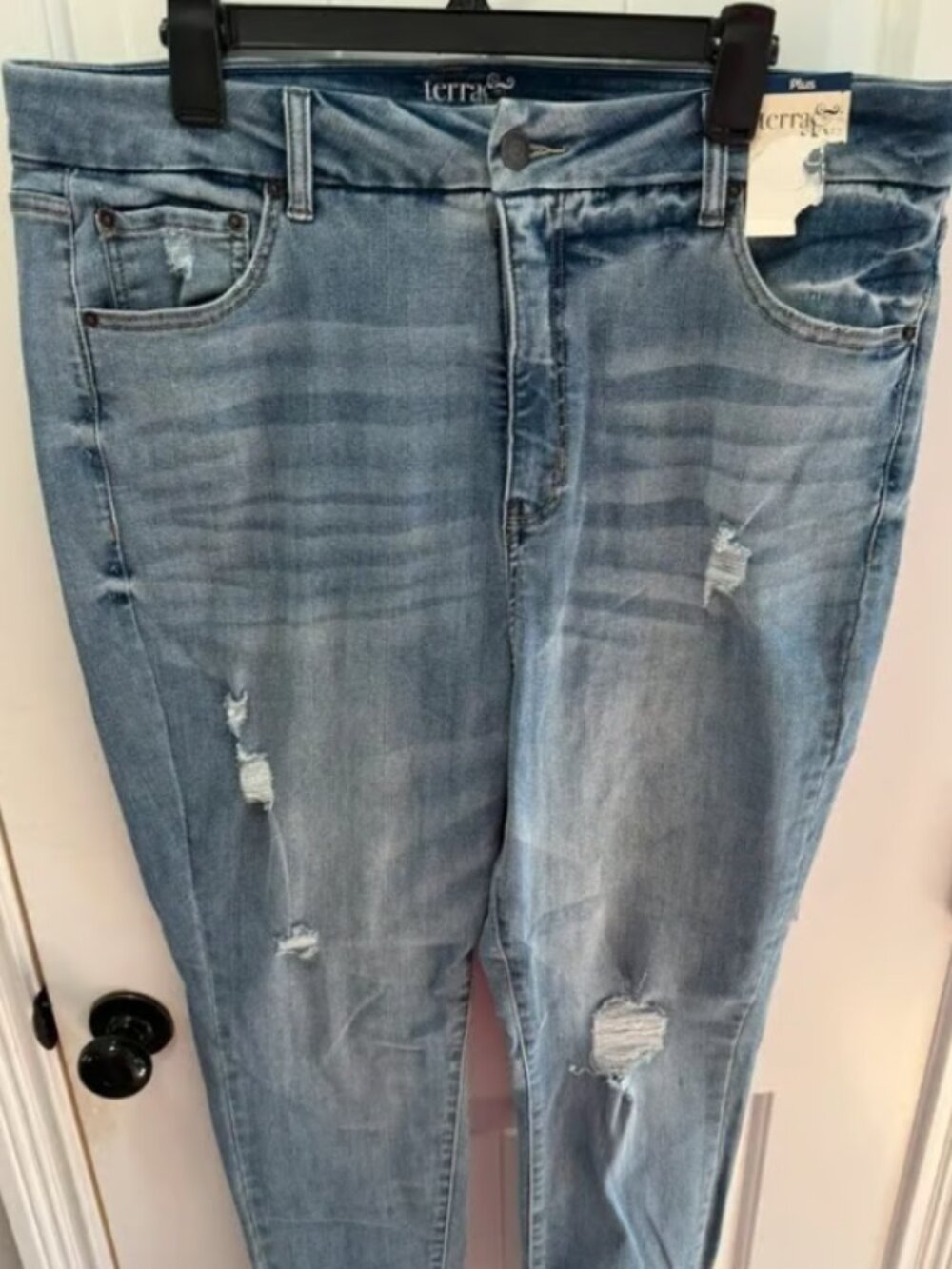 New Terra and Sky Plus Size Light Wash Distressed Straight Leg Jeans